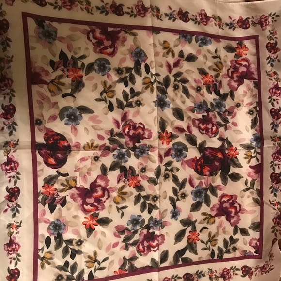 WHBM Pale Orchid w/Ecru Floral Printed Silk Scarf - Picture 4 of 6